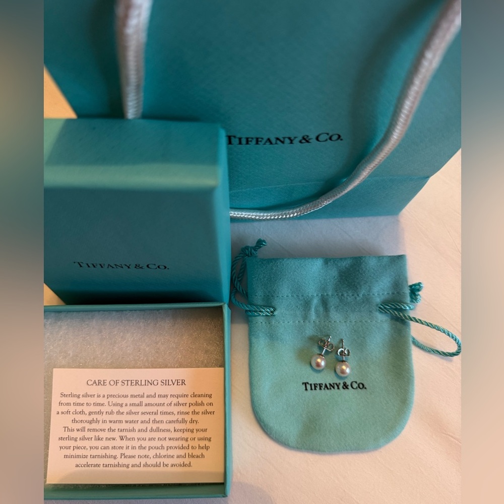 Tiffany & Co Pearl Earrings With Backings
-Brand New-